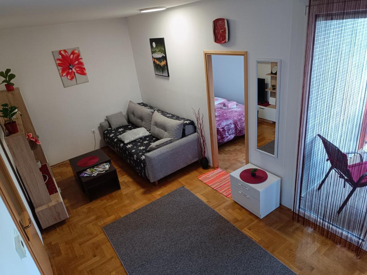 Apartman Ante Госпич Экстерьер фото